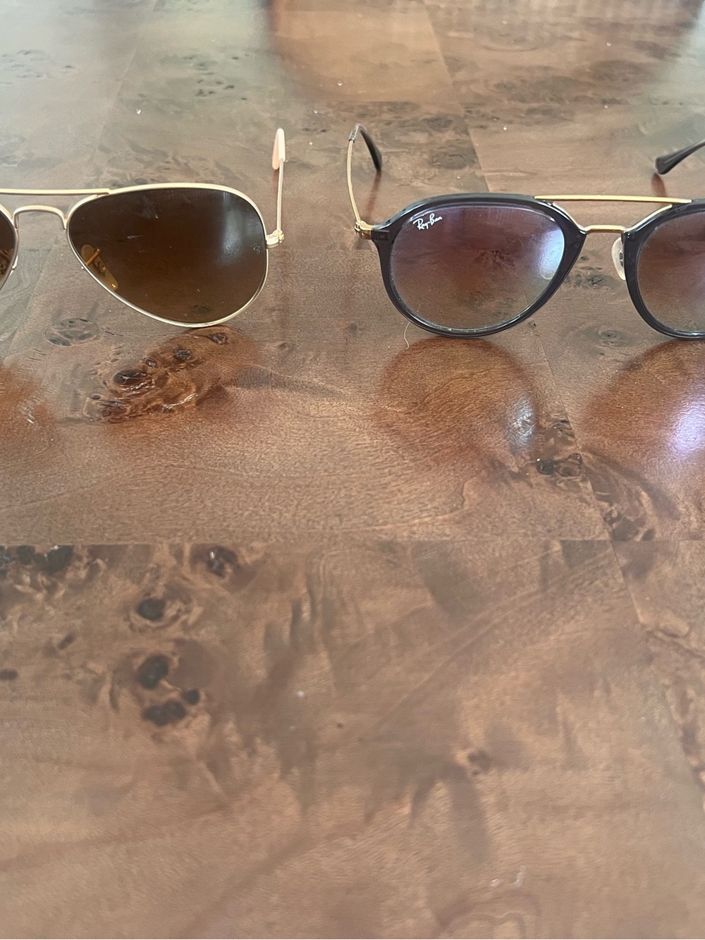 Ray-Ban Womens Gold Frame Aviator Sunglasses with Black and Purple Mirror Lenses - Picture 2 of 2